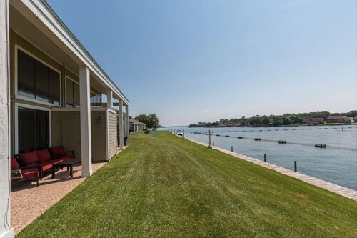 Beautiful Remodeled Luxury Waterfront Property- 3BR/2.5 bath-Sleeps 11!!!