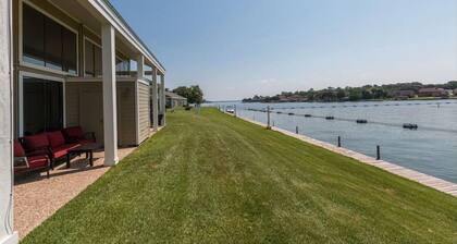 Beautiful Remodeled Luxury Waterfront Property- 3BR/2.5 bath-Sleeps 11!!!