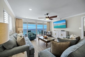 テレビ、DVD プレーヤー