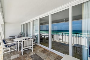 Outdoor dining - Destin Gulfgate 0203, Beachfront Condo in Heart of Destin! (Destin)