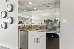 冰箱、微波炉、烤箱、炉灶