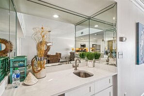 冰箱、微波炉、烤箱、炉灶