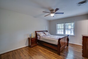 5 slaapkamers, een strijkplank/strijkijzer, gratis wifi, beddengoed