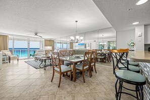 Dining - A Wave from it All - Destin Gulfgate 0604! (Destin)