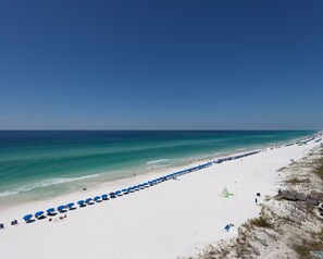 On the beach, sun-loungers - Sandy Feet Retreat - Destin Gulfgate 0701! (Destin)