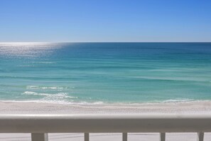 On the beach, sun-loungers - Vitamin Sea - Destin Gulfgate 0704! (Destin)