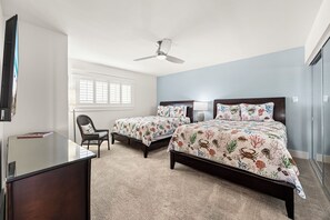 A bedroom with two beds, a chair, a desk, and a ceiling fan. - Starfish Shack - Destin Gulfgate 0806! (Destin)