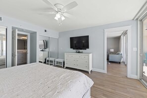2 habitaciones, tabla de planchar con plancha, wifi y ropa de cama 