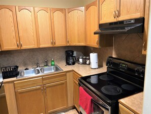 Fridge, microwave, oven, stovetop - Most Comfortable Sleep You'll Get. Highest Rated across all Platforms (Baton Rouge)