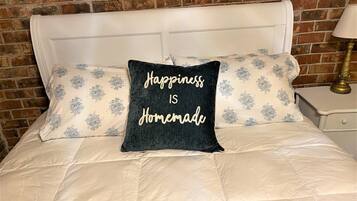 1 habitación, tabla de planchar con plancha, wifi gratis y ropa de cama