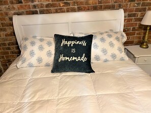 1 bedroom, iron/ironing board, free WiFi, bed sheets - Most Comfortable Sleep You'll Get. Highest Rated across all Platforms (Baton Rouge)