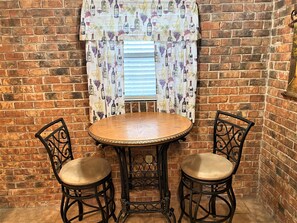 Dining - Most Comfortable Sleep You'll Get. Highest Rated across all Platforms (Baton Rouge)