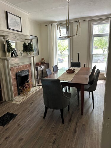  4 bedroom house walking distance from Milwaukee Bucks Fiserv Forum 