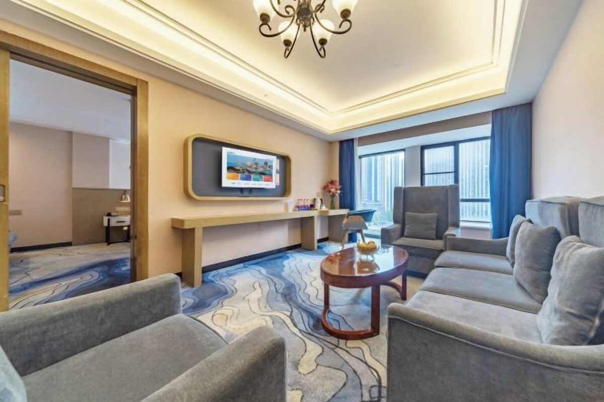 Deluxe Suite - with View (Cards)