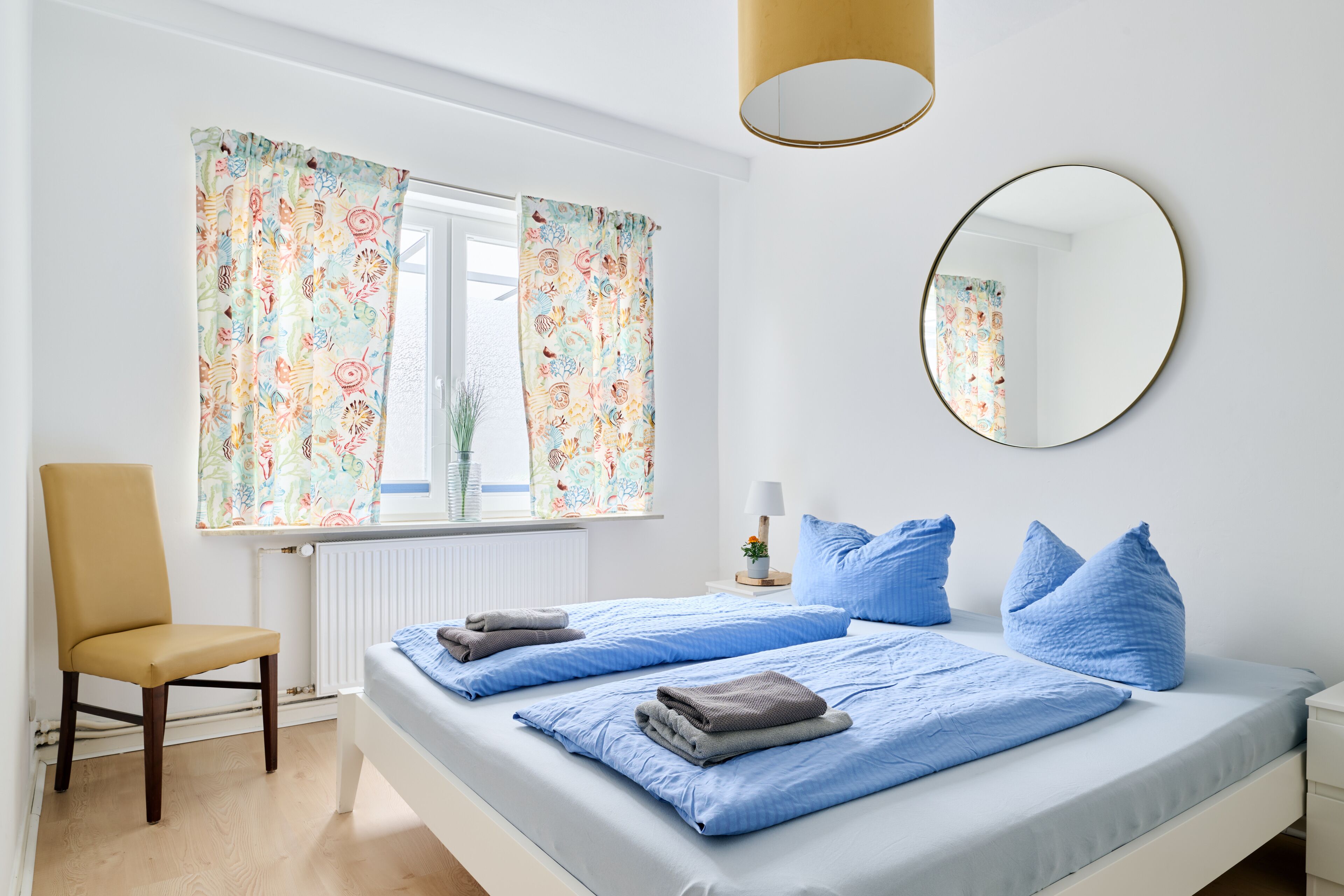 3 Schlafzimmer, Schreibtisch, Bügeleisen/Bügelbrett, Reisekinderbett