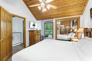 4 bedrooms, iron/ironing board, free WiFi, bed sheets