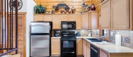 Jääkaappi, mikroaaltouuni, uuni, liesi