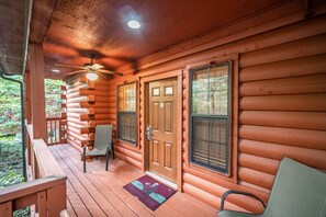 Property grounds - Romantic Studio Cabin with Fireplace & Wooded Deck (Branson)
