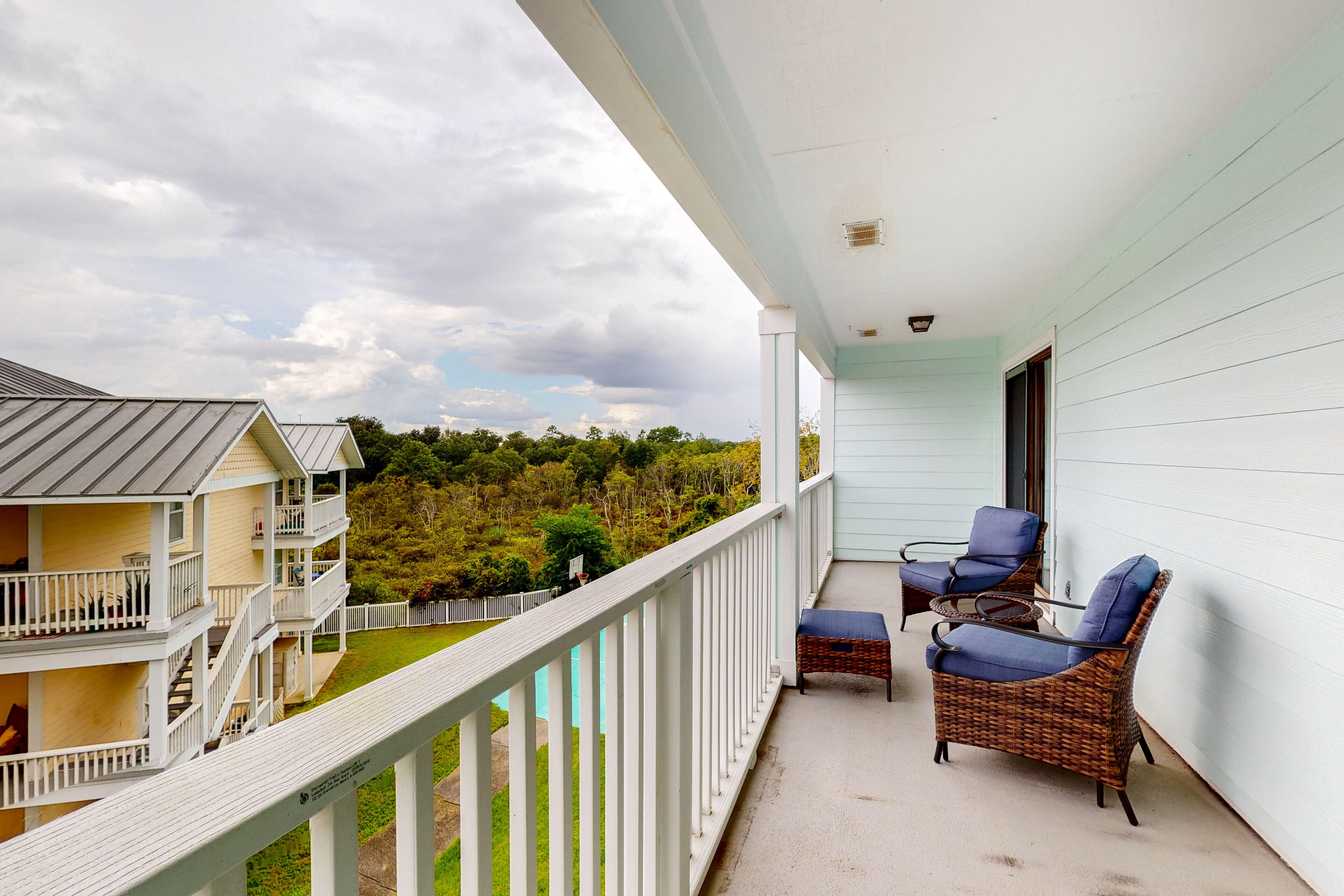 Comfortable condo w/ 2 patios & shared pool/tennis - beach across the street