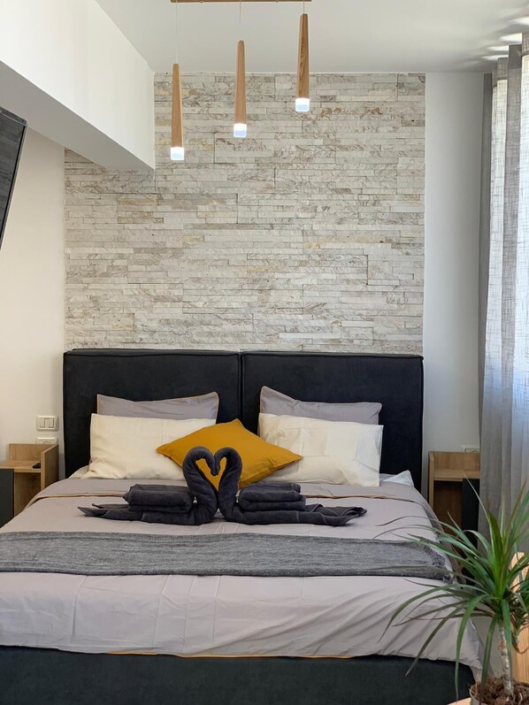1 habitación, escritorio, tabla de planchar con plancha y wifi gratis 