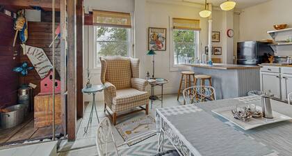 Riverfront condo w/ deck overlooking the water - steps to dining & shopping