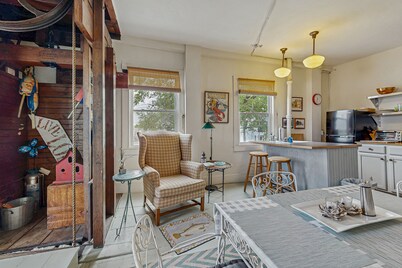 Riverfront condo w/ deck overlooking the water - steps to dining & shopping