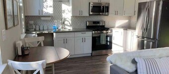 Stylish 1 Bedroom Farmhouse - Live/Work