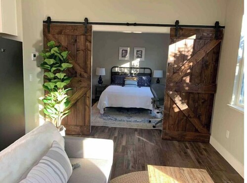 Stylish 1 Bedroom Farmhouse - Live/Work