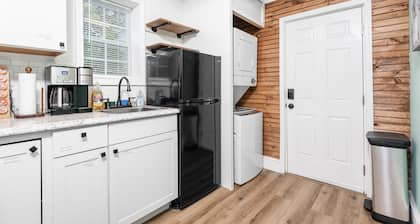 Serene & Quiet Cottage | Office | 5 Min to RH