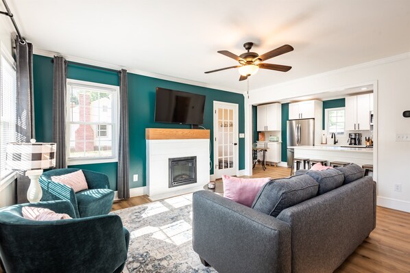 TV connectée, cheminée, espaces bureaux