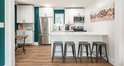 4bd/3bth Combined Cape Cod & Cottage | 5 Min to RH
