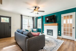 Smart TV, fireplace