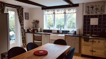 Cottage | Private kitchen | Full-size fridge, microwave, oven, stovetop