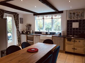 Cottage | Private kitchen | Full-size fridge, microwave, oven, stovetop