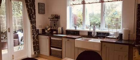 Cottage | Privékeuken | Een koelkast/vriezer, een magnetron, een oven, een kookplaat