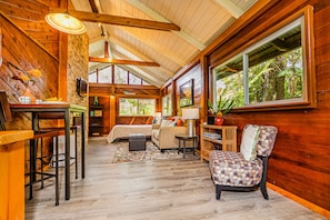 Smart TV, fireplace, DVD player - Darling, Private Cottage Near Hawaii Volcanoes Nat'l Park (Volcano)