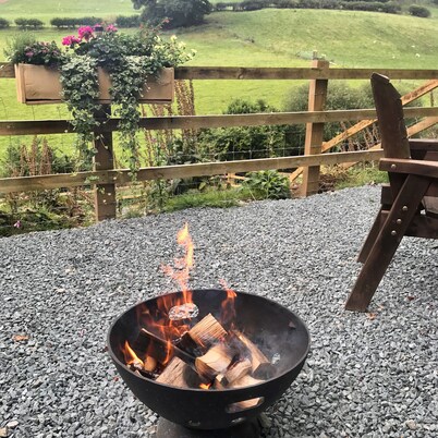 Shepherds Hut, self catering, Powys