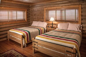 3 bedrooms, iron/ironing board, WiFi, bed sheets - The Trapper Creek Guest House - Shell, Wy, at the foot of Big Horn Mountains. (Shell)