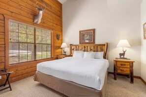 2 bedrooms, iron/ironing board, free WiFi, bed sheets - Take it Easy - Walk-in Cedar Log Cabin only MINUTES from Branson Shows! (Branson)