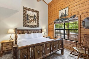 6 bedrooms, iron/ironing board, free WiFi, bed sheets - HUGE Multi-Unit Cabin with Private Porches & Gas Grill - Branson Theatre District (Branson)