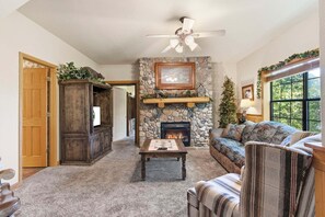 Smart TV, fireplace, DVD player