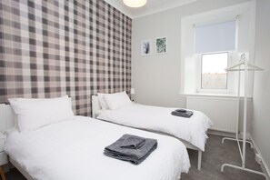 2 quartos, ferros/tábuas de passar roupa, Wi-Fi, roupa de cama