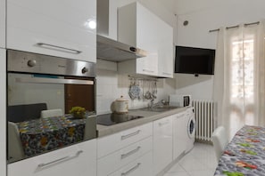 Microondas, horno, lavavajillas