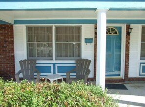 Exterior detail - Carole Cottage - close to golf, tennis, and the beach (Jekyll Island)
