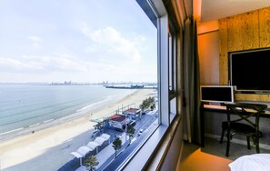 Standard Double Room, 1 Queen Bed, Ocean View | Beach/ocean view - Win Hotel (Pohang)