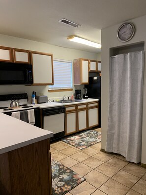 Microwave, dishwasher, coffee/tea maker, toaster