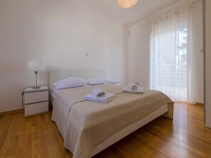 Villa | Iron/ironing board, free WiFi