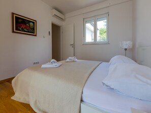 Villa | Iron/ironing board, free WiFi