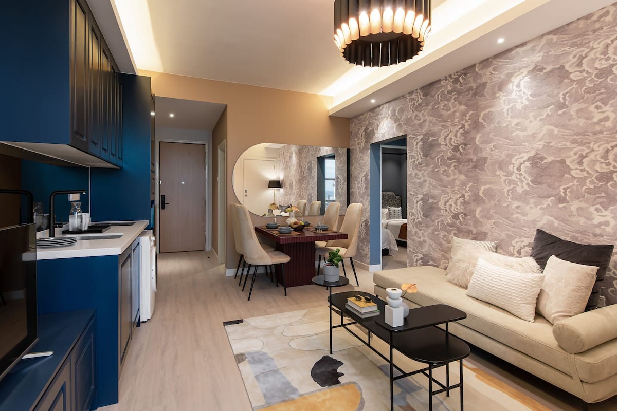 Suite, 2 camere da letto (Comfy) | Area soggiorno | TV LED 40 pollici con canali via cavo, TV