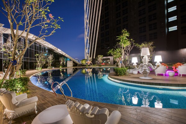 Outdoor pool - Ami Suites (Kuala Lumpur)